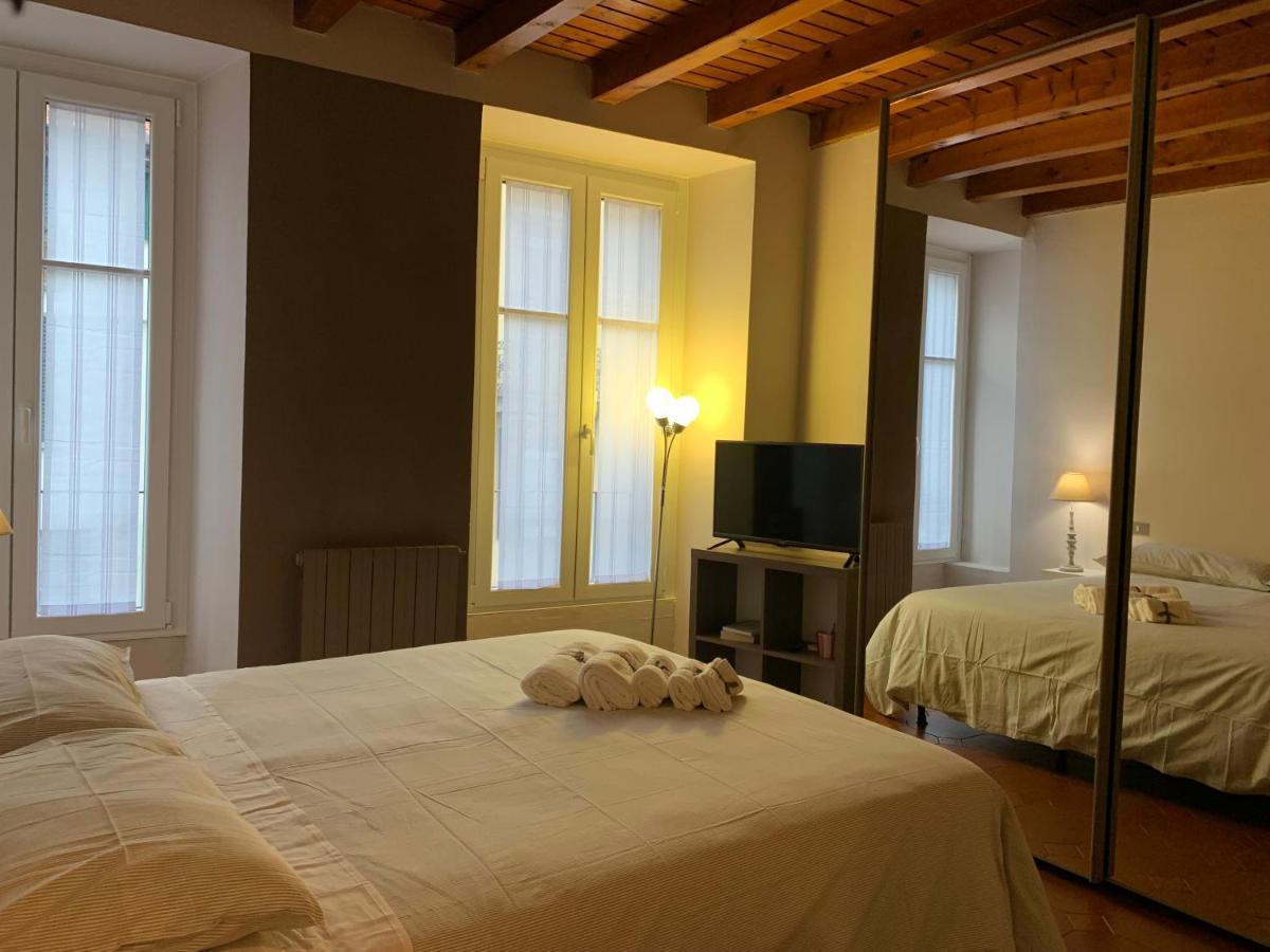 Studio Apartment Una Finestra Su Como Exterior foto