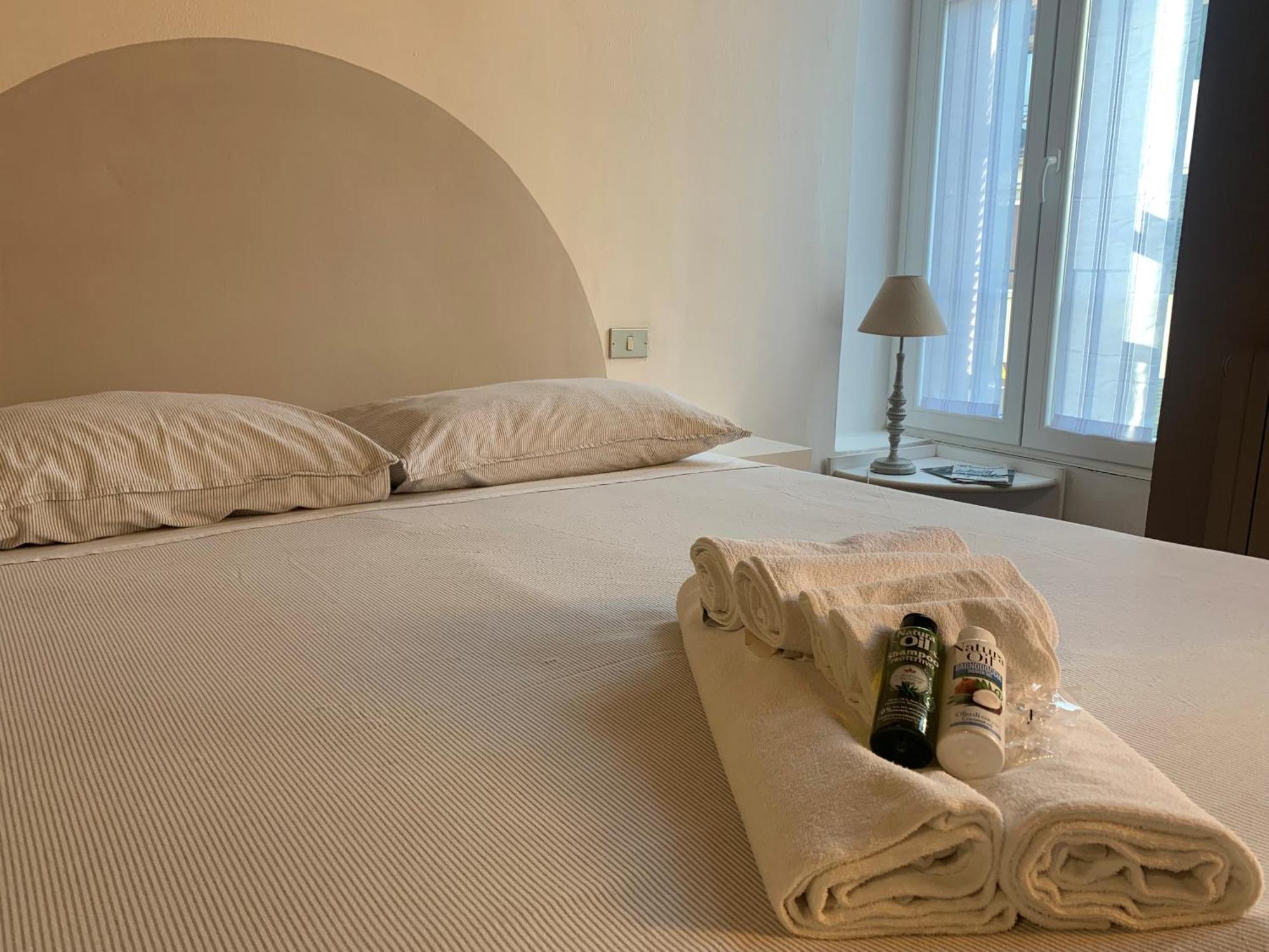 Studio Apartment Una Finestra Su Como Exterior foto